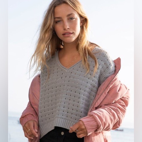 🌸Do You Good V-Neck Sweater 🌸 - Picture 1 of 12
